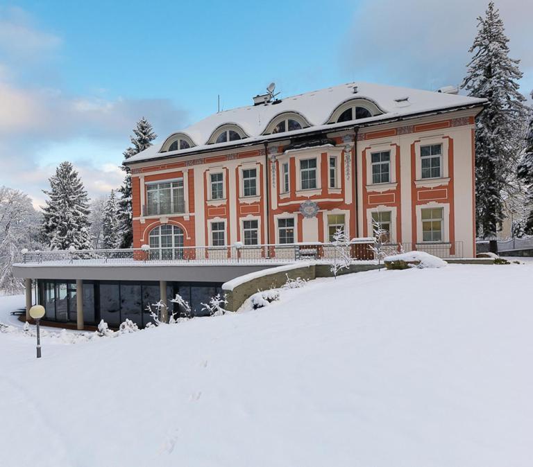 Wellness & Spa Hotel Villa Regenhart Jeseník Exterior foto